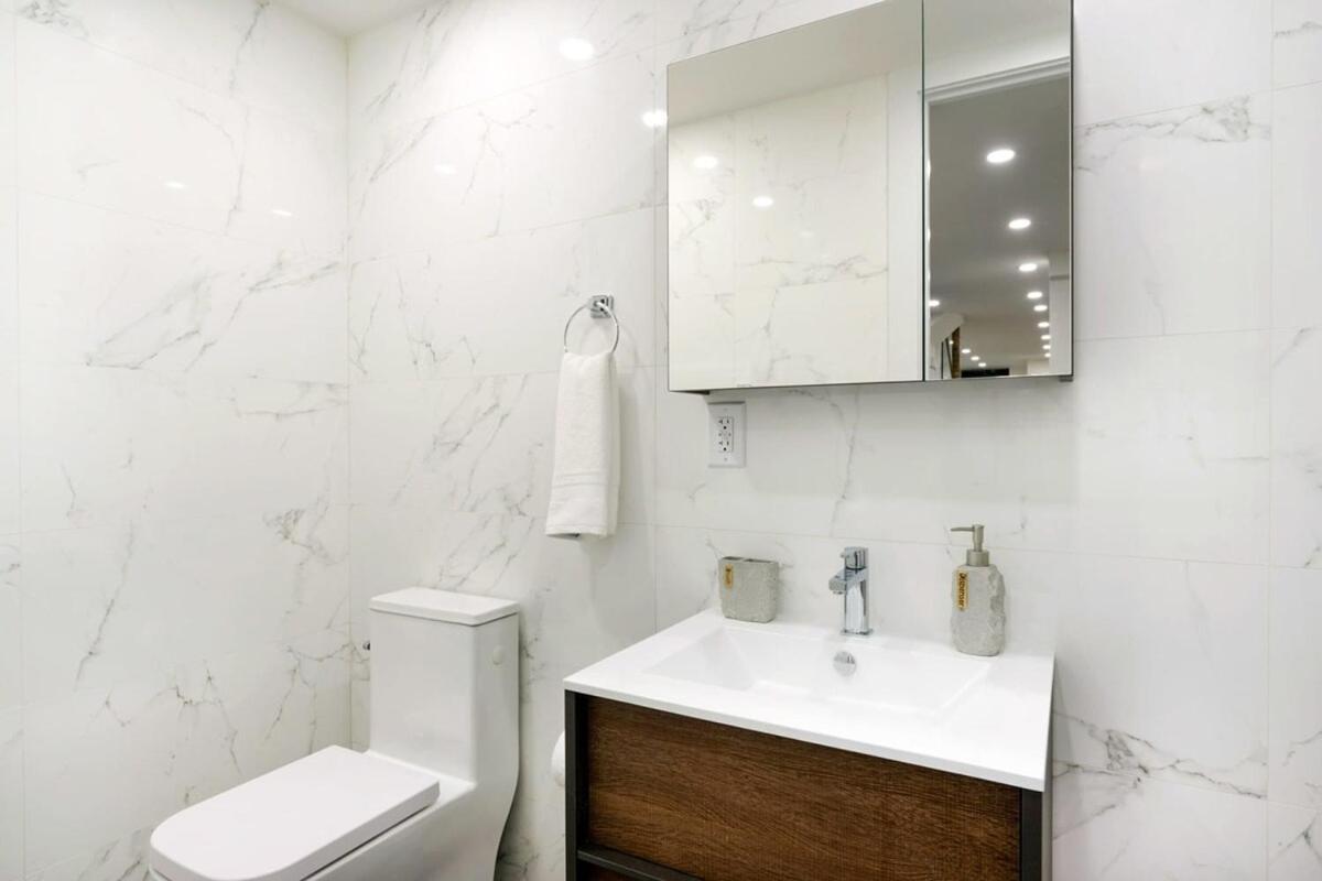 317-1d New 2br Duplex Wd Private Backyard Appartement