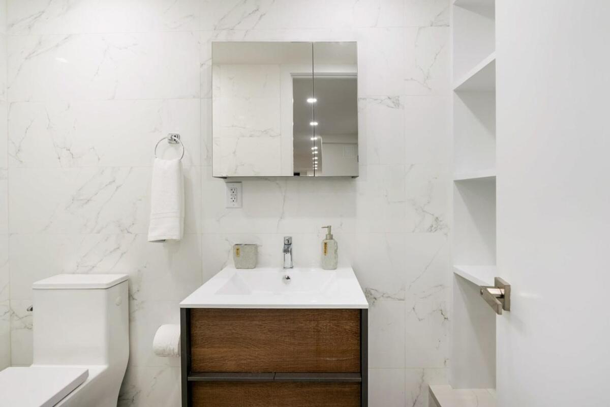 317-1d New 2br Duplex Wd Private Backyard Appartement *