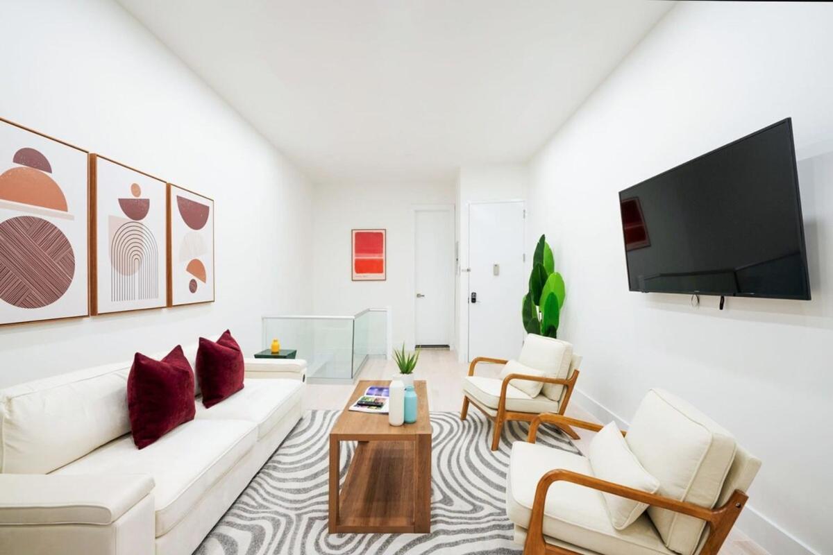 317-1d New 2br Duplex Wd Private Backyard Appartement *